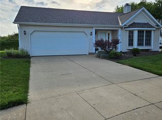 311 Bridgewater Ln #24, Chardon, OH 44024