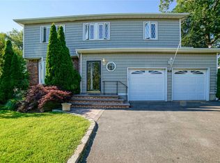 12 Dartmouth Dr, Glen Cove, NY 11542