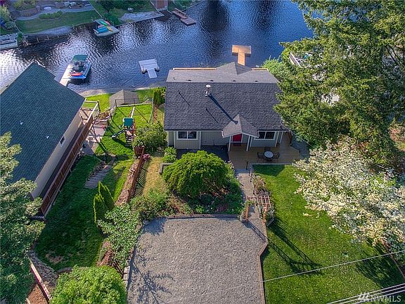 3rd image of 10318 Wildwood Ln SE