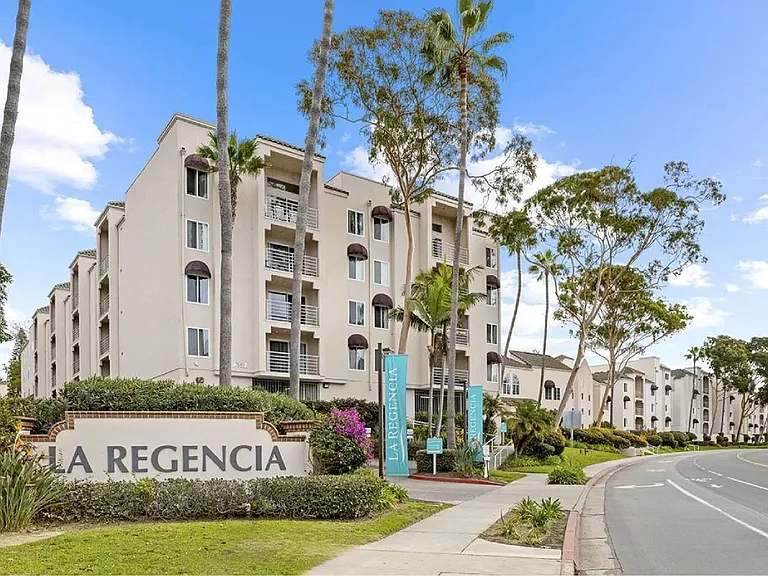 La Regencia Apartments — Photo 1
