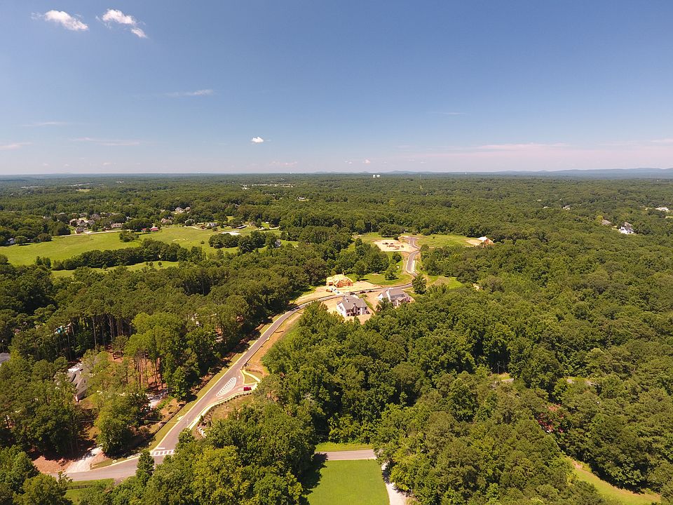 2nd image of 126 Creekview Ln