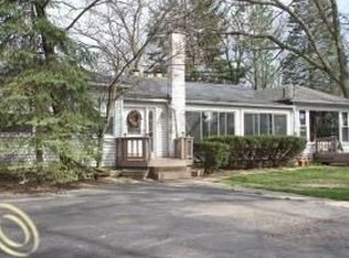 3365 Coventry Dr, Waterford, MI 48329