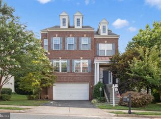 2334 Brittany Parc Dr, Falls Church, VA