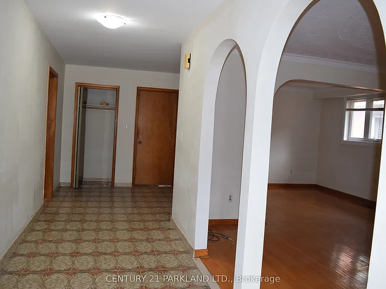 38 Beamsville Dr — Photo 12