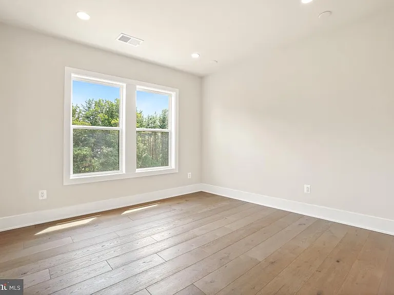 12321 Potomac Hunt Rd — Photo 38