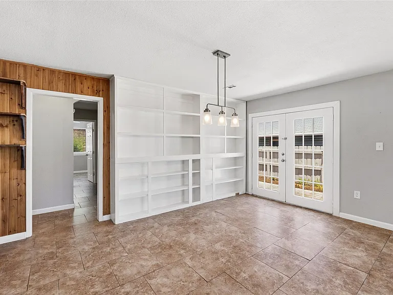 7000 Shannon Dr — Photo 11