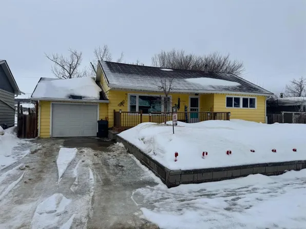 8706 E 95th St, Peace River, AB T8S 1G5