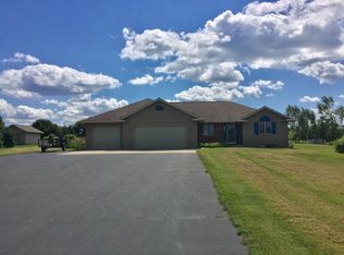 8283 Winddancer Dr, Pulaski, WI 54162