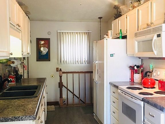 4th image of 2104 Desoto Dr