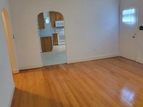 4th image of 1239 Oakwood St