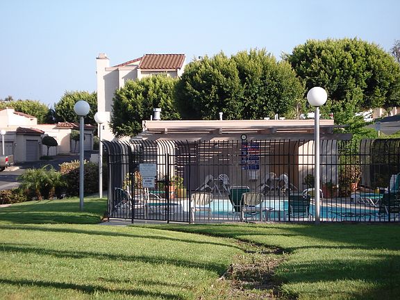 4th image of 742 Silver Dr