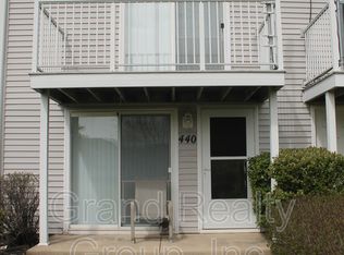 440 Meadow Green Ln #1, Round Lake, IL 60073