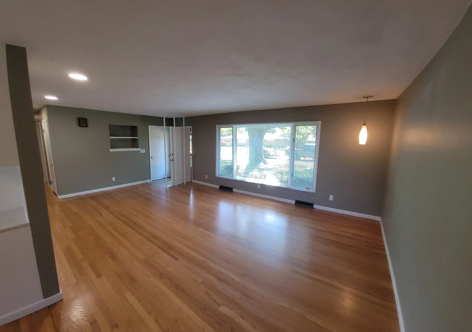 Spacious 3-Bedroom Home with Large Deck — Photo 4