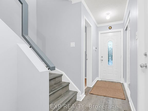 3rd image of 4 Fulham Ct E