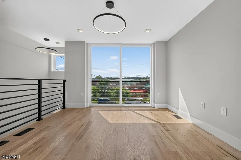 3 bed, 2.0 bath, $2,800 — Photo 4