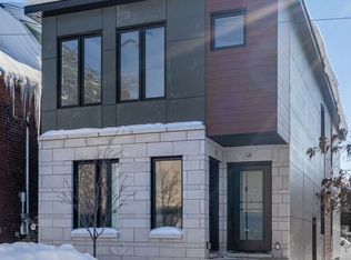 404 Arlington Ave #A, Ottawa, ON K1R 6Z6