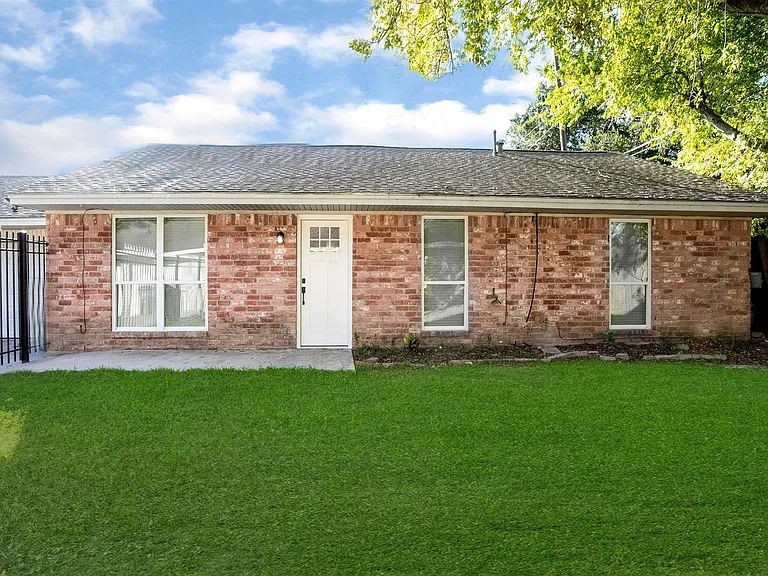 9026 Carousel Ln #B — Photo 1