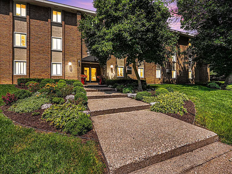 405 Washington St SE — Photo 18