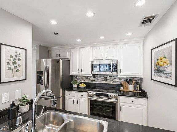 5th image of 3481 Lakeside Dr NE APT 2303