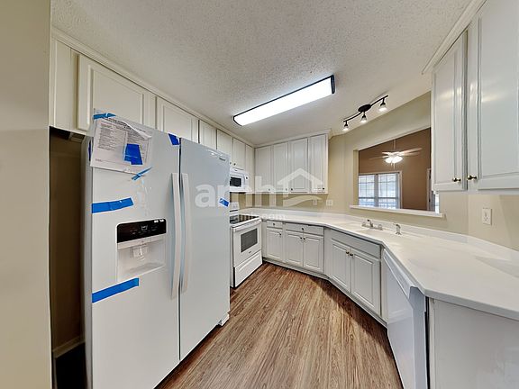 3rd image of 1135 Chateau Ter