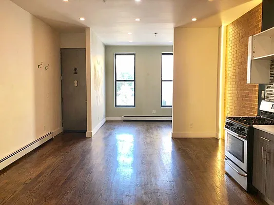 Rented by Aron Fried, LREB | media 4