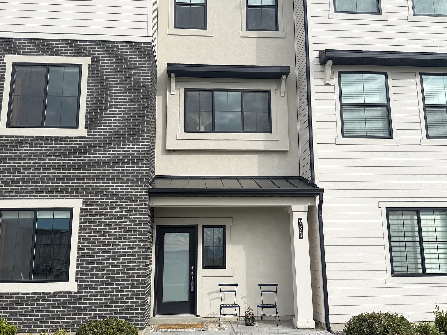 4 bed, 2331 sqft, $2,295 — Photo 1