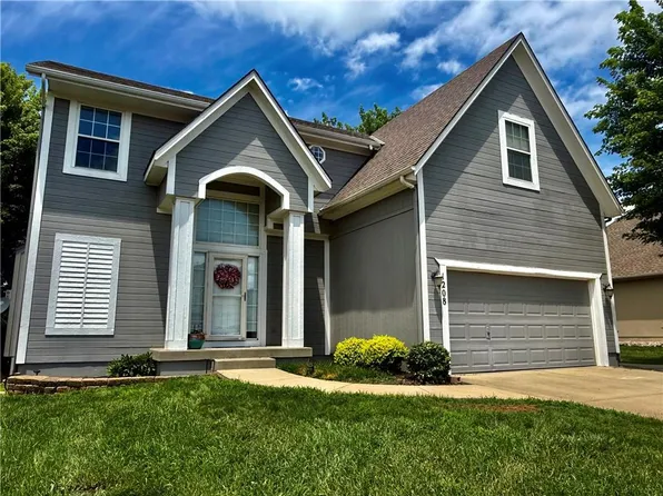 1208 N 3rd St E, Louisburg, KS 66053