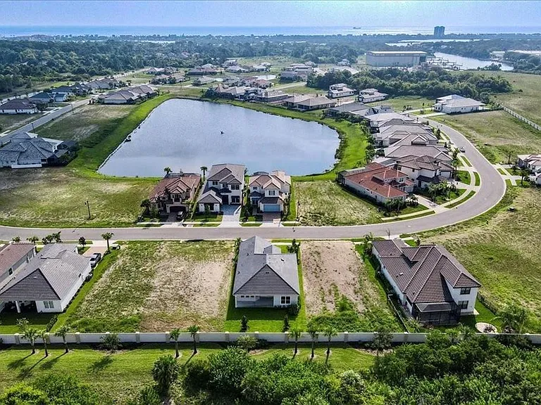 60 Del Palma Dr — Photo 10