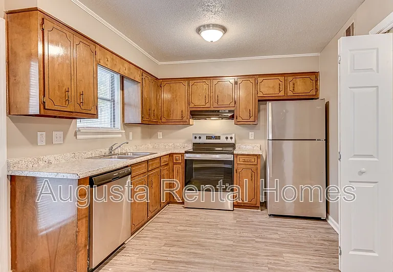 137 Chalet North Ct — Photo 10