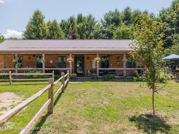 2253 County Road 21, Kinderhook, NY 12184