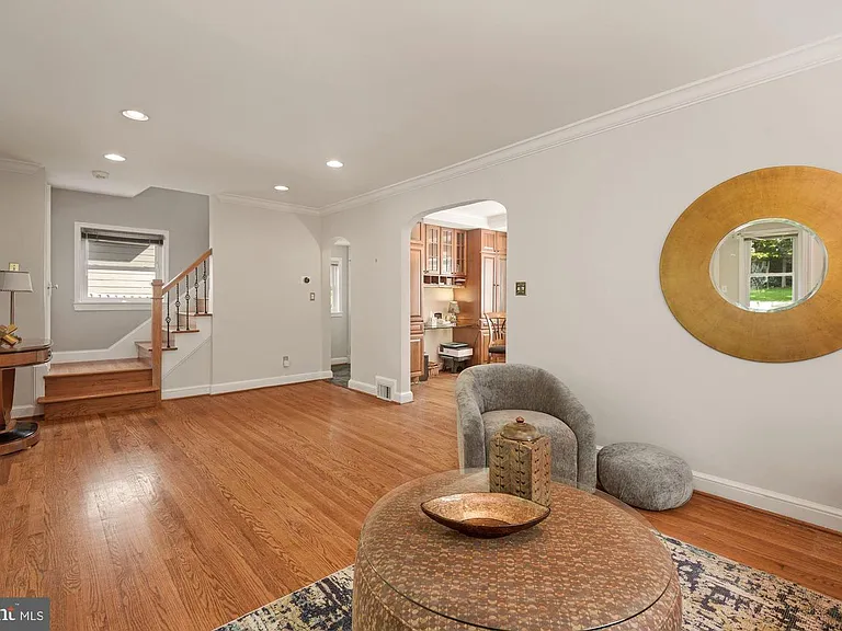 205 W Cameron Rd — Photo 7