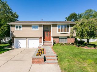 12 Woodlawn Ave, Deer Park, NY 11729