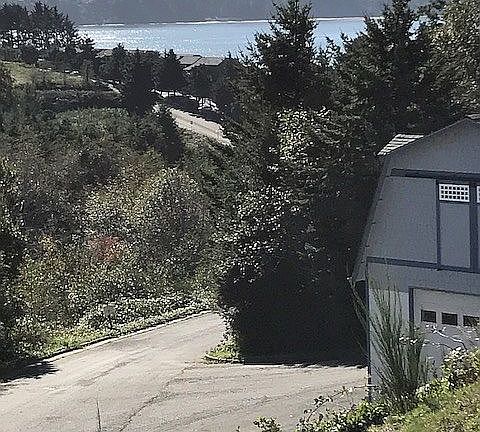 3rd image of Yaquina Knl