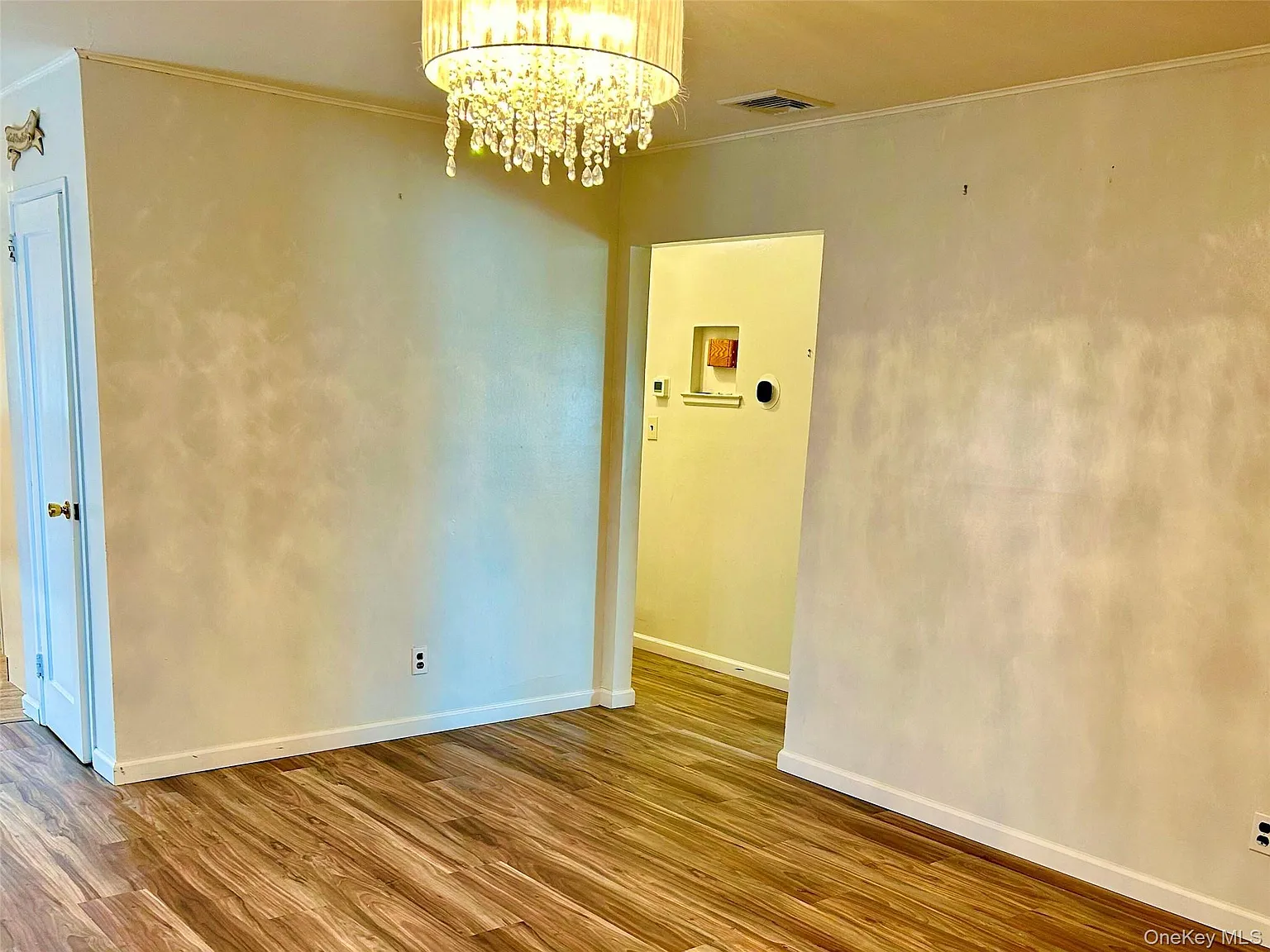3 bed, 2.0 bath, 1045 sqft, $5,500 — Photo 4