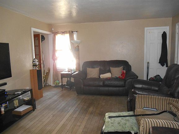 3rd image of 2129 Parkview Pl