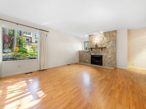 4th image of 12749 16th Ave #104