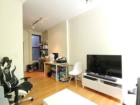 5th image of 411 E 6th St APT 3A
