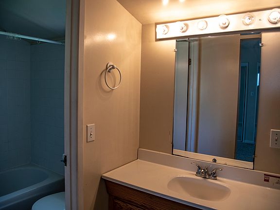 5th image of 13144 Montrose St
