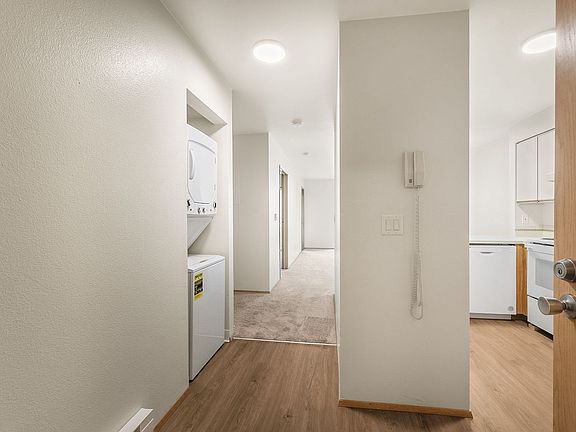 5th image of 6619 Roosevelt Way NE #2-305
