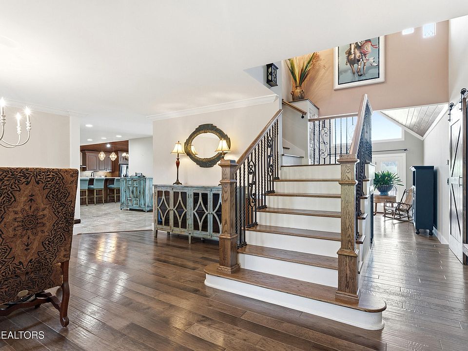 10th image of 401 Gholdston Dr