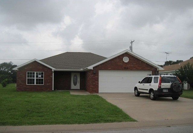 1st image of 211 Westfield St