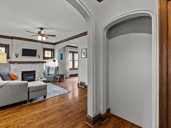 4th image of 5519 Gresham Ave