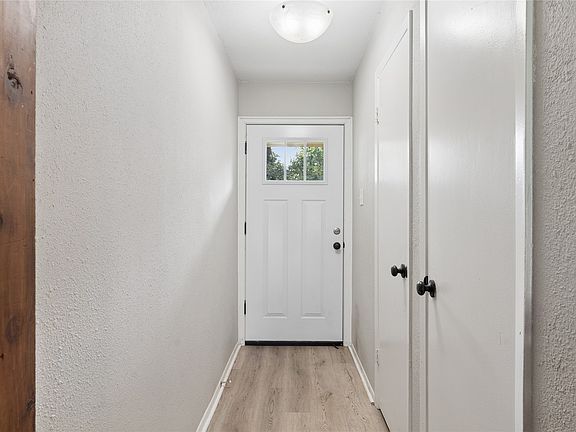 3rd image of 1213 Pin Oak Dr