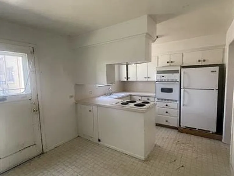 781 Oxford Dr — Photo 13