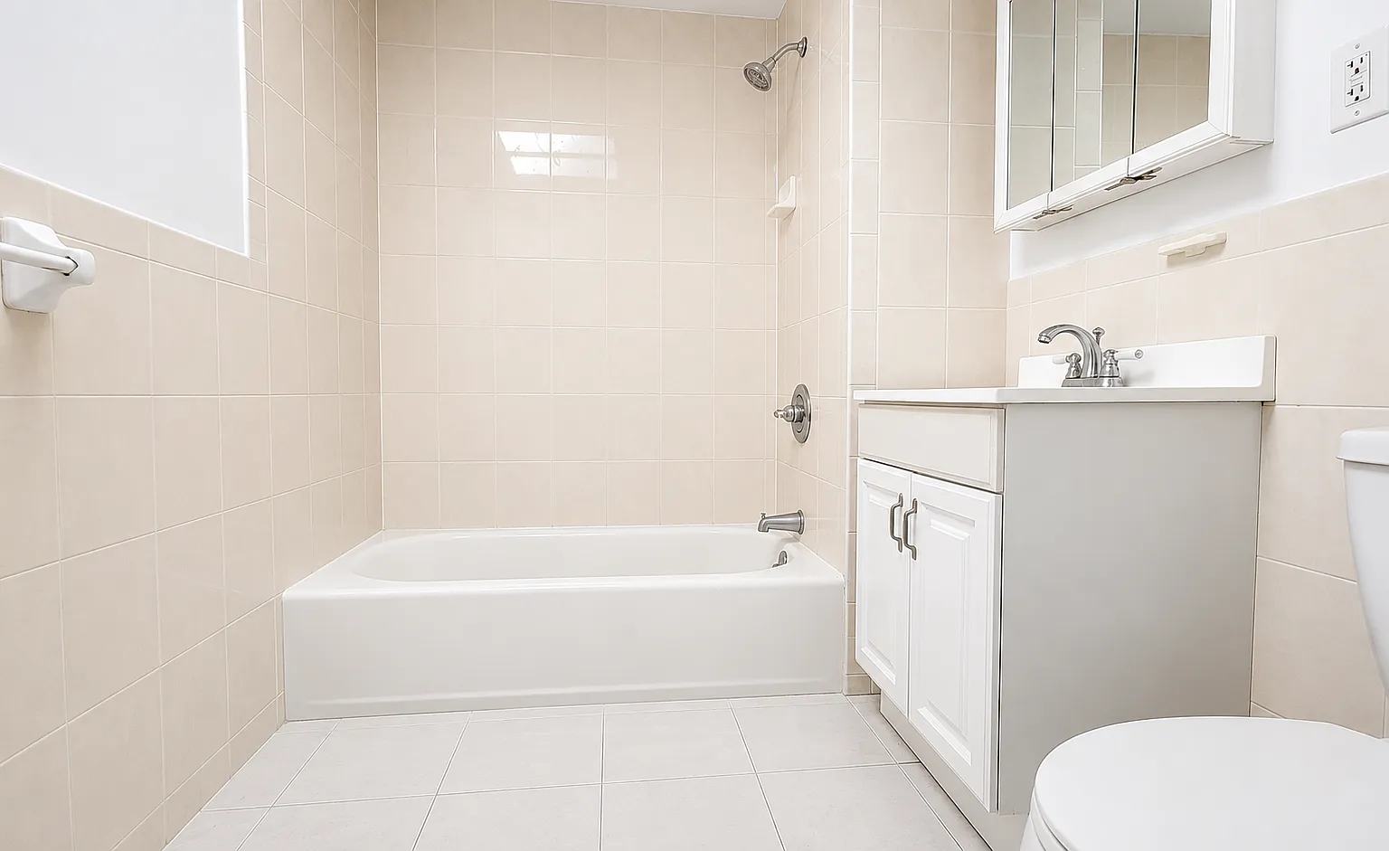 455 Willoughby Avenue — Photo 3
