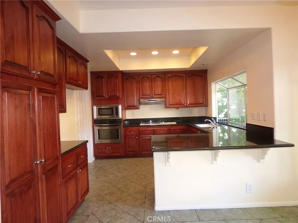 4 bed, 3.5 bath, 2382 sqft, $5,600 — Photo 2
