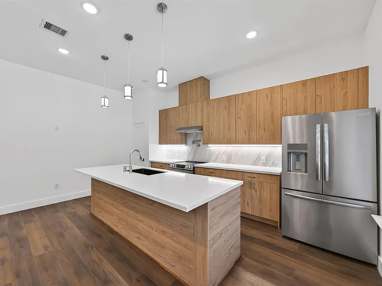 2714 Drew St — Photo 5