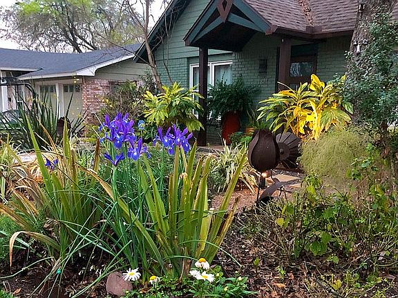 4th image of 1811 Burbank St