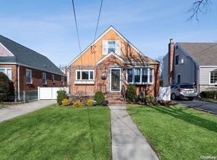 159 Willow St, Floral Park, NY 11001