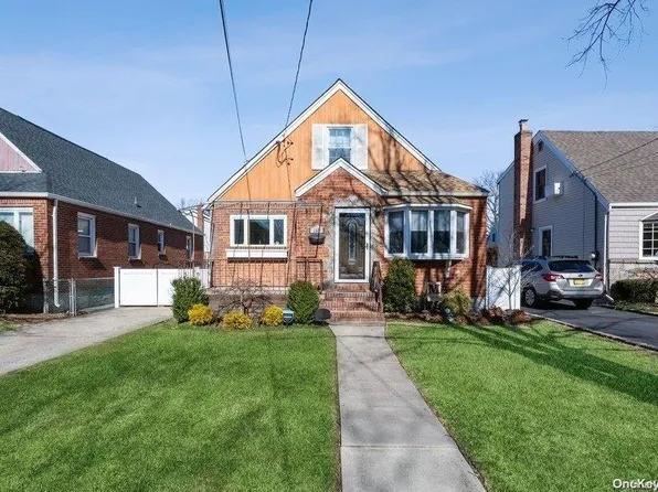 159 Willow Street, Floral Park, NY 11001